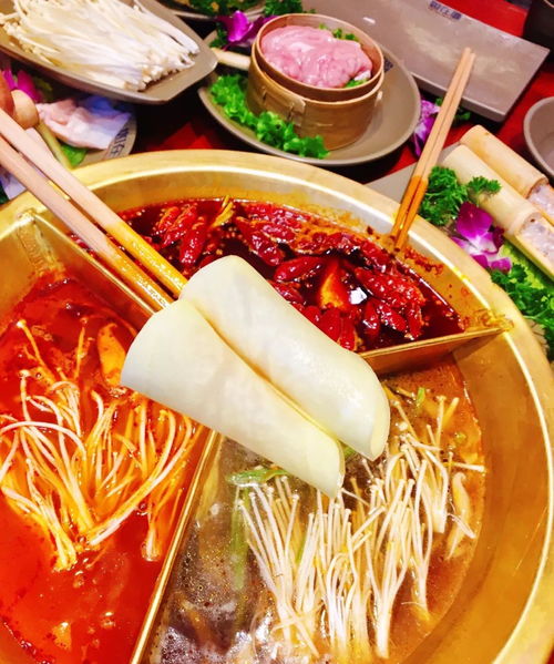 來自四川的地道蜀味老火鍋,吃毛肚贈鍋底,火辣過癮 還有霸道三味奔吃鍋